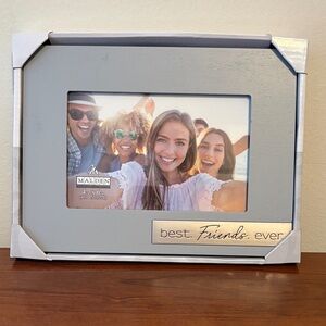 Malden Light Gray Best Friends Frame